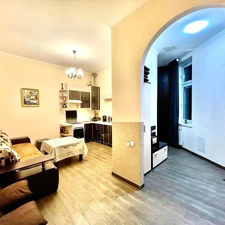 V&O Whitechocolateapt 800 M To Opera Lviv Luaran gambar