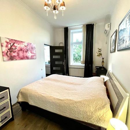 V&O Whitechocolateapt 800 M To Opera Lviv Luaran gambar