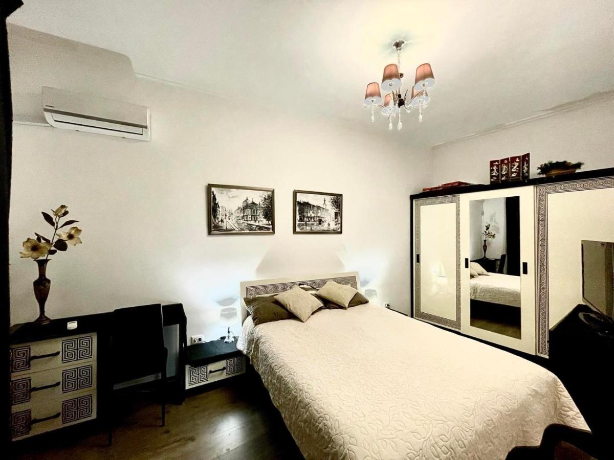 V&O Whitechocolateapt 800 M To Opera Lviv Luaran gambar