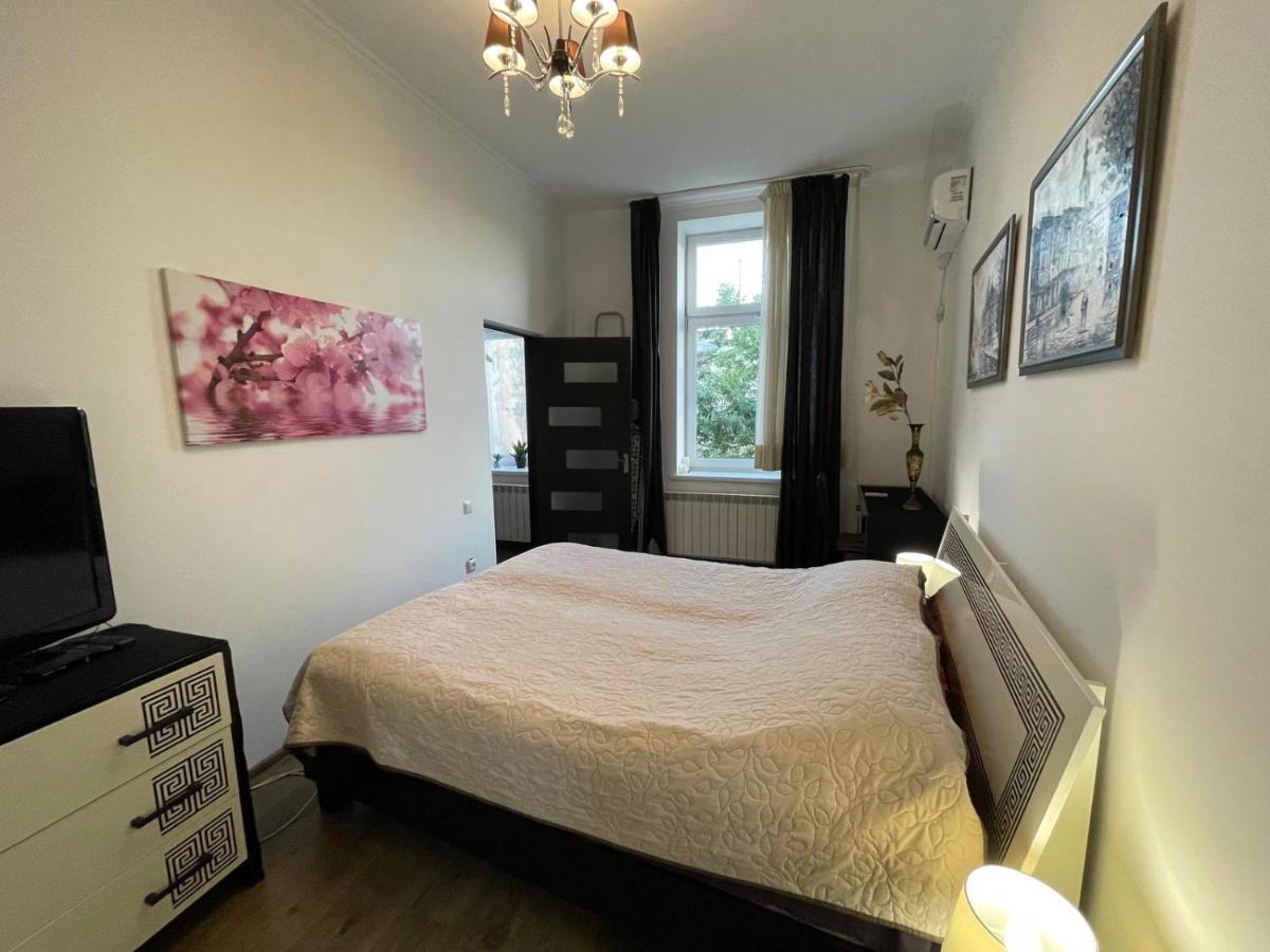 V&O Whitechocolateapt 800 M To Opera Lviv Luaran gambar