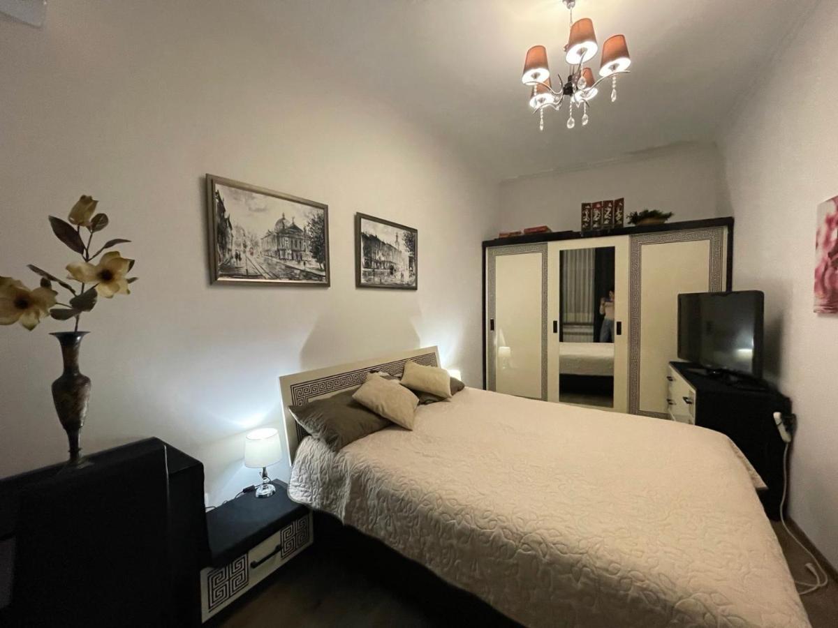 V&O Whitechocolateapt 800 M To Opera Lviv Luaran gambar