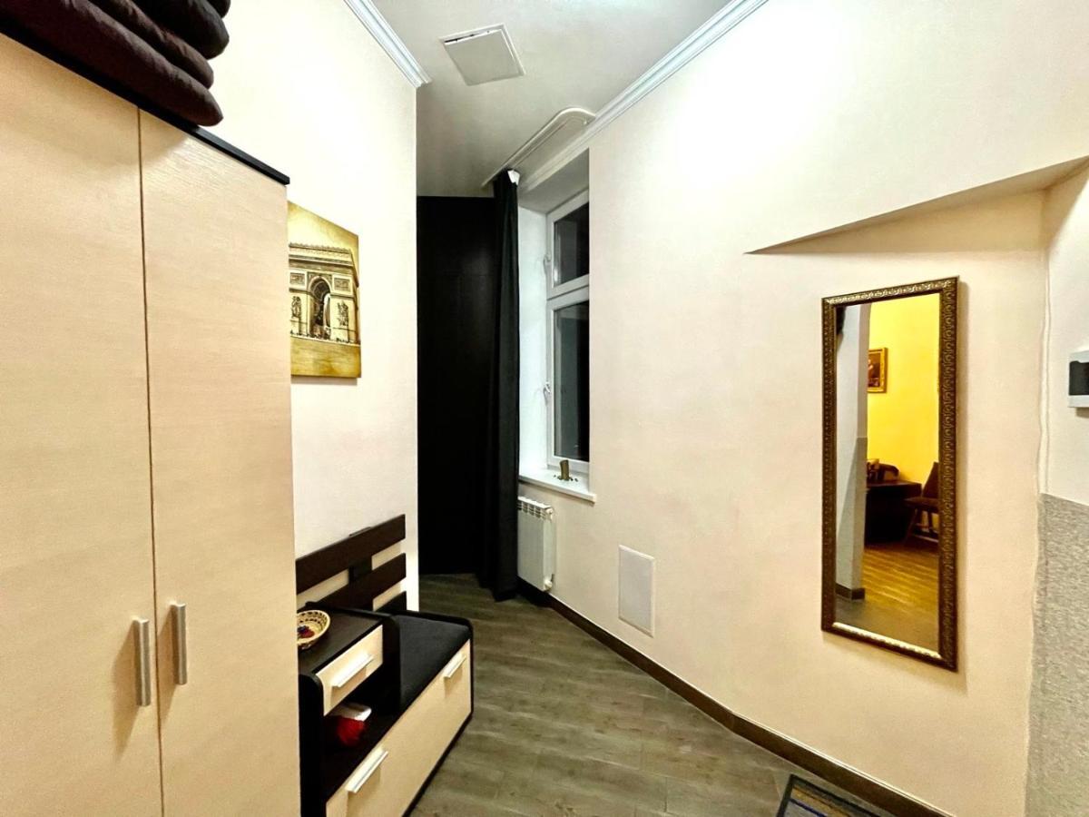 V&O Whitechocolateapt 800 M To Opera Lviv Luaran gambar