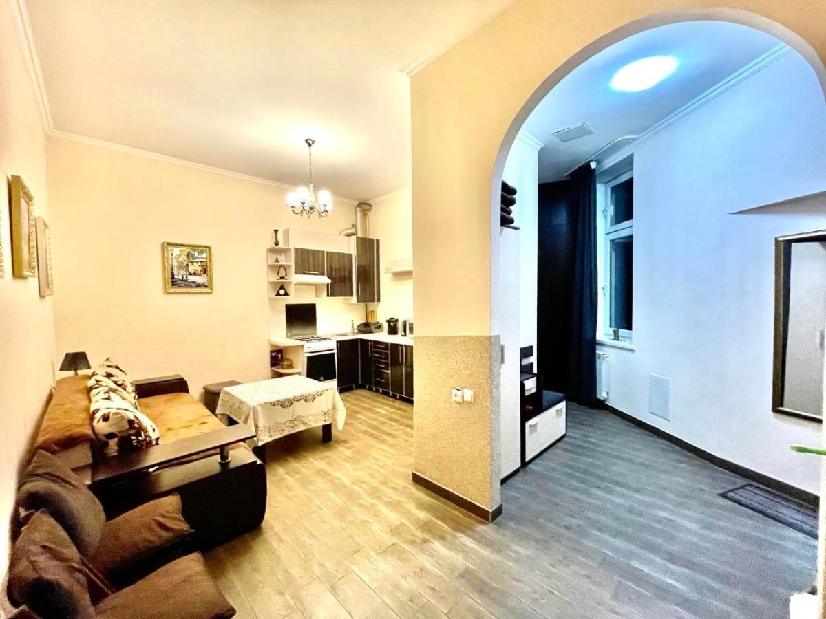 V&O Whitechocolateapt 800 M To Opera Lviv Luaran gambar