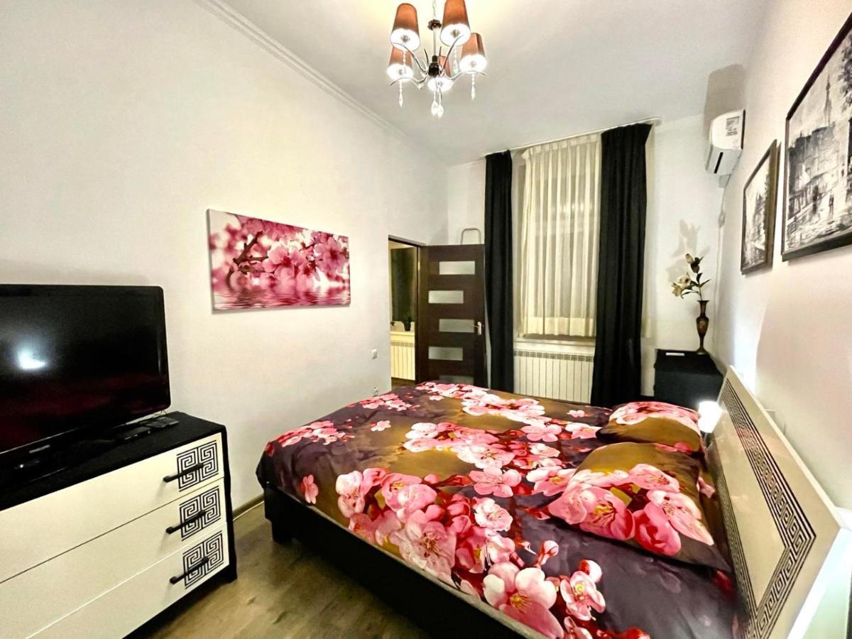 V&O Whitechocolateapt 800 M To Opera Lviv Luaran gambar