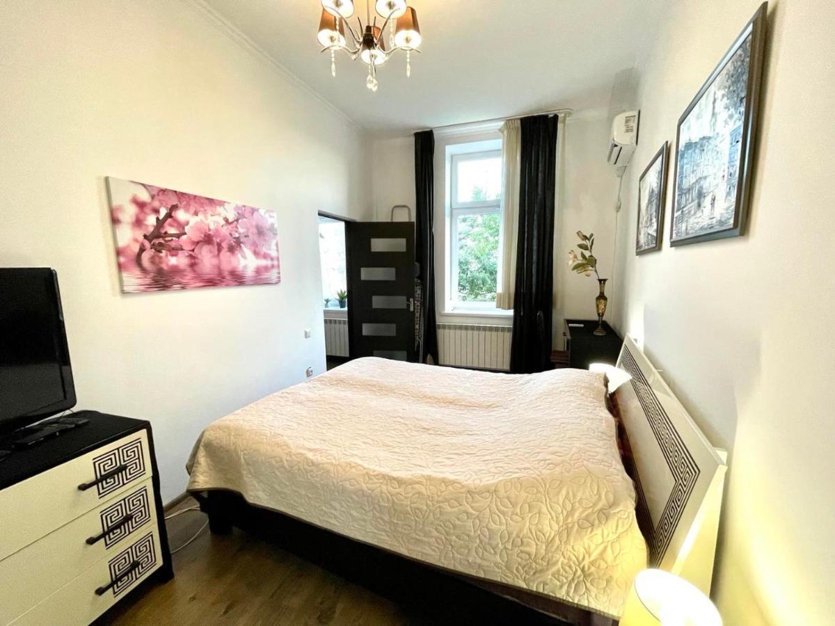V&O Whitechocolateapt 800 M To Opera Lviv Luaran gambar