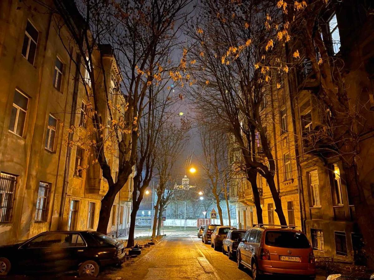 V&O Whitechocolateapt 800 M To Opera Lviv Luaran gambar