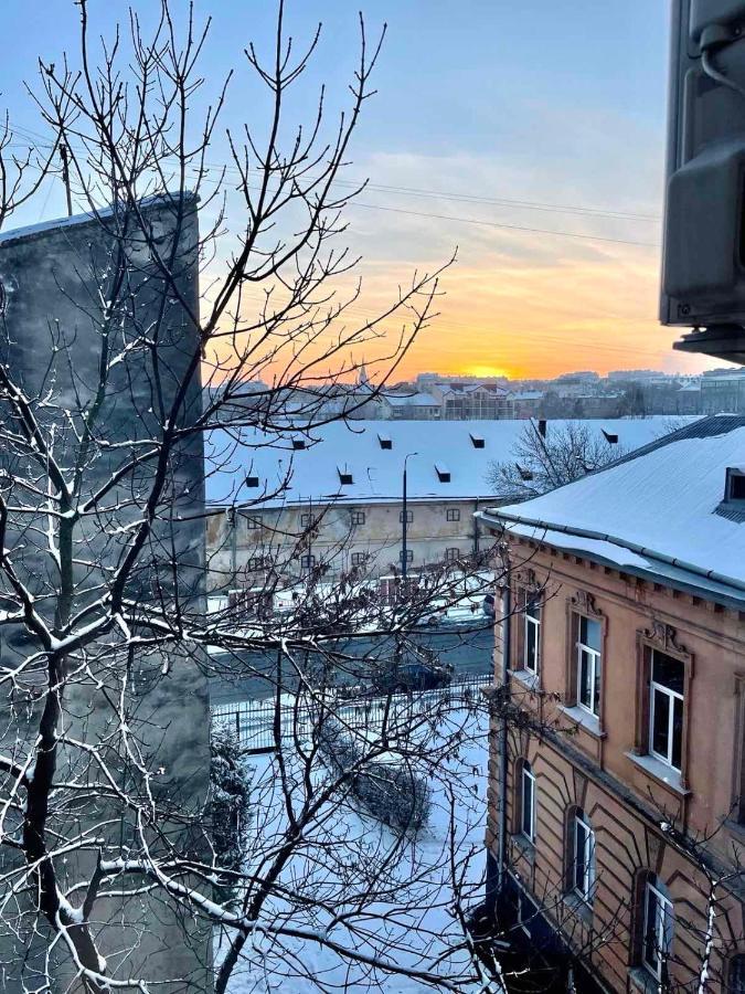 V&O Whitechocolateapt 800 M To Opera Lviv Luaran gambar