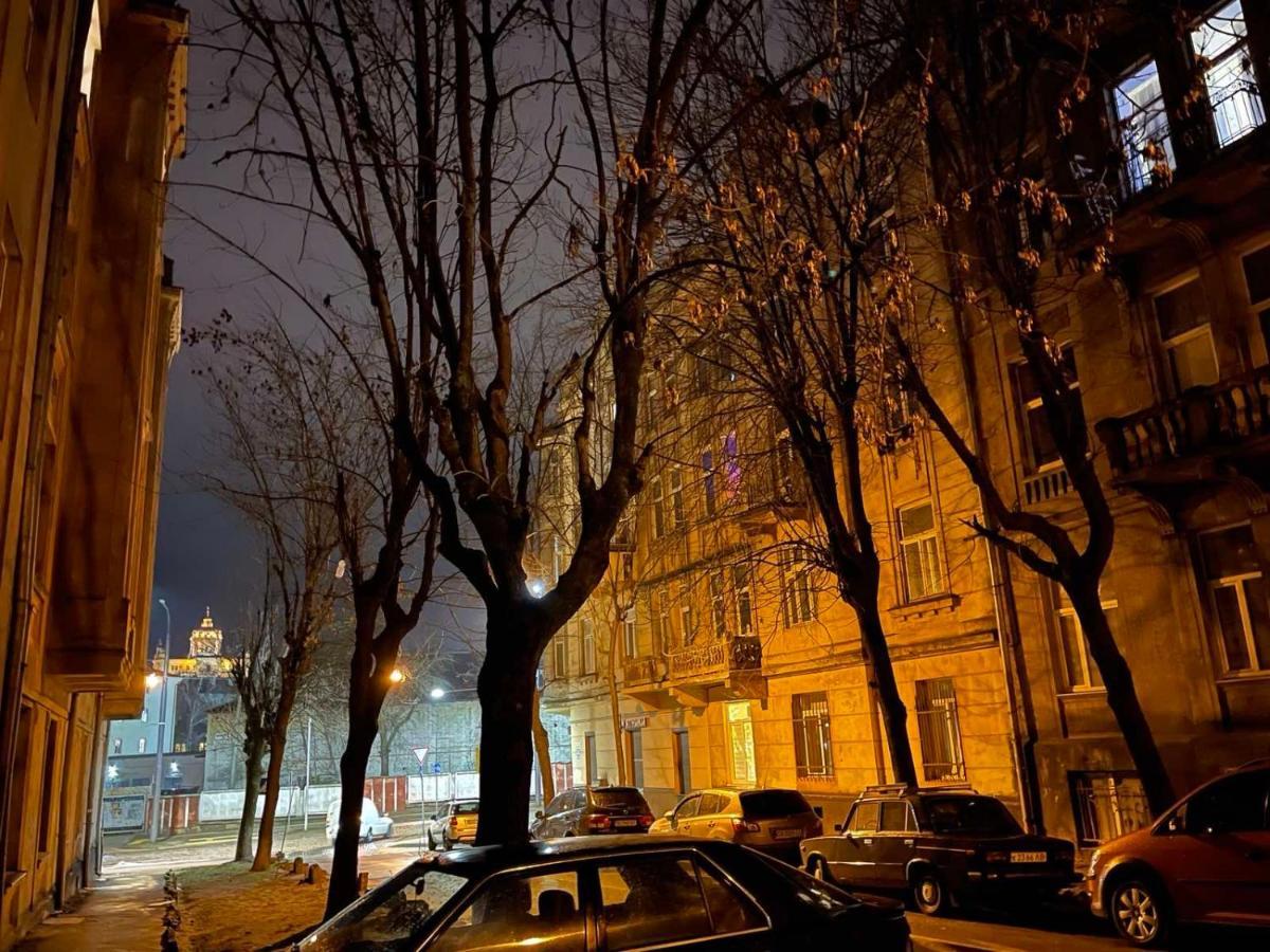 V&O Whitechocolateapt 800 M To Opera Lviv Luaran gambar
