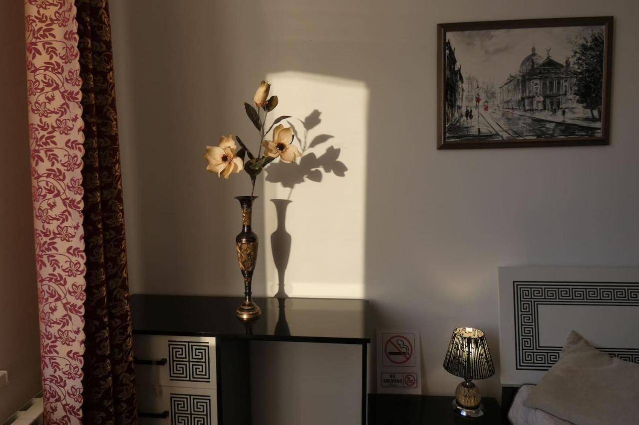 V&O Whitechocolateapt 800 M To Opera Lviv Luaran gambar